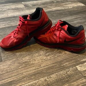 Red Nike Airmax